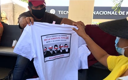 ¡Como pan caliente! se venden playeras de 'El Falso Mesías'