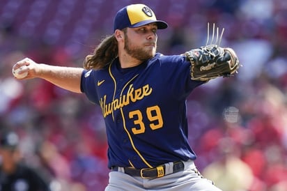 8-0. El abridor Corbin Burnes lidera la blanqueada contra los Rojos