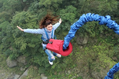 Muere una joven en Colombia en un accidente mientras hacía 'puenting'