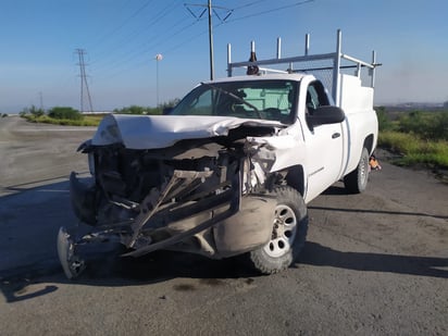 Camioneta le pega a ‘tórton’ el conductor ignora reductor de velocidad