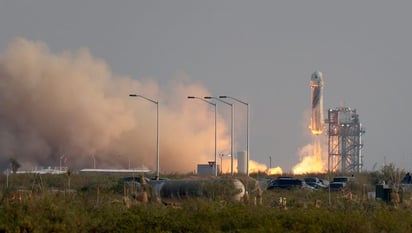 Jeff Bezos vuelve a tierra tras alcanzar el espacio en cohete de Blue Origin