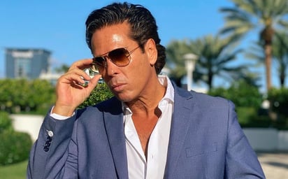 El actor Roberto Palazuelos presenta su colección de ropa en México