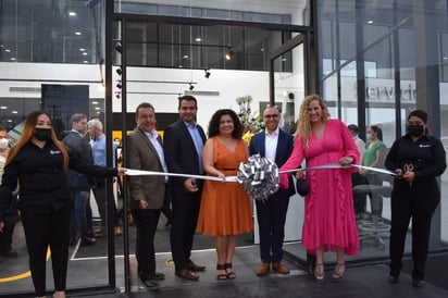 Sociedad monclovense disfruta inauguración de Renault