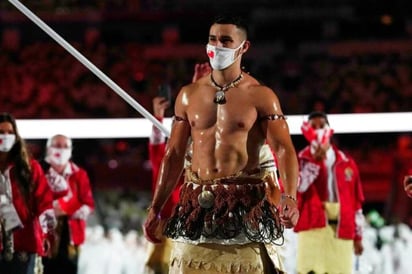 Duelo de pectorales aceitosos en la inauguración de los JJOO de Tokio