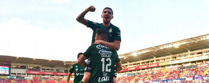 Santos golea al Necaxa en juego inicial por 3-0