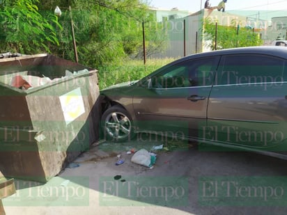 Un conductor aseguró ver un ánima y choca contra el contenedor de basura en plena zona centro