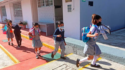 AMLO: 'Habrá regreso a clases llueve o relampaguee'