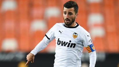 Valencia se entrena en Murcia y con Gayà