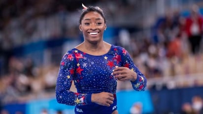 Biles se retira de la final, Rusia gana su primer oro por equipos