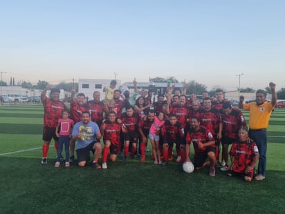 Brujas alza el campeonato en fútbol master