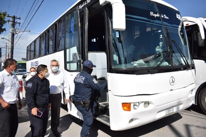 Los policías de 30 a 39 años reciben la primera dosis contra el COVID-19