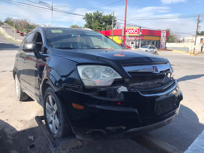 Auto se pasa el alto y provoca fuerte choque en Monclova