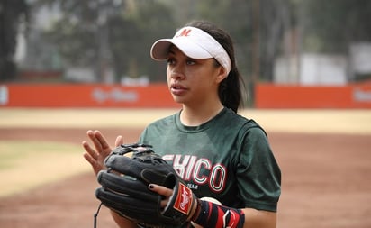 Seleccionada de softbol muestra sus uniformes que utilizó en Tokio