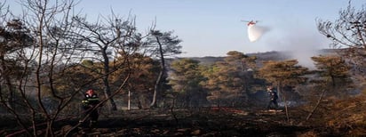 Evacúan pueblos en el Peloponeso griego por incendio forestal descontrolado