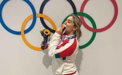 Aremi Fuentes presume su medalla de bronce en redes sociales