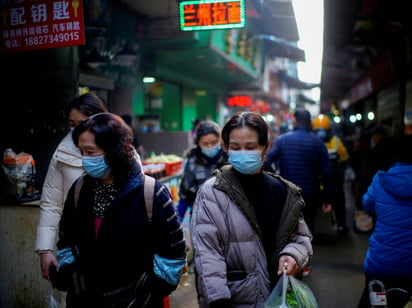 Ciudad china de Wuhan anuncia test masivos tras detectar tres positivos positivos de COVID-19