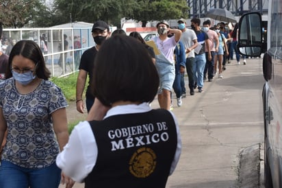 Los jóvenes de Monclova responden al llamado para vacunarse contra el COVID-19