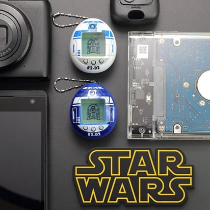 LUCASFILM y BANDAI presentan en colaboración al nuevo Tamagochi R2-D2 de Star Wars: ¿Estás listo para estar unido una vez más a la fuerza?