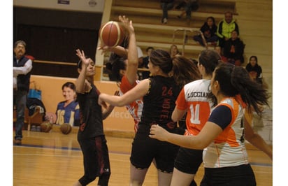 Bad Boys superior al Cuadro Chico en la Liga de Basquetbol de la FIme