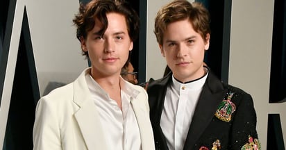 Los Gemelos Sprouse festejan su cumpleaños: ¿En un club de striptease?