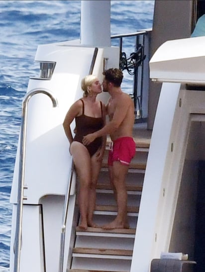 Katy Perry y Orlando Bloom se comen a besos 