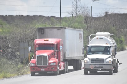 Los choferes de transporte pesado de la Región Centro enfrentan restricciones por no estar vacunados contra el COVID-19