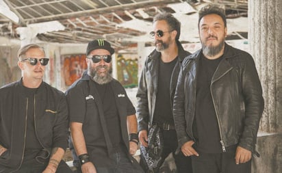 Molotov arma fiesta con fans y con 'canciones no permitidas'