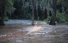 Rescatan a 25 personas atrapadas en el río Ramos en Nuevo León