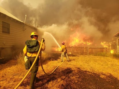 El incendio Dixie es ya el tercero más grande en la historia de California