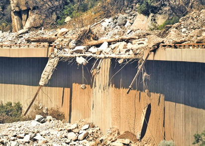 Aludes en Colorado causan caos en importante carretera