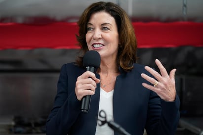 Kathy Hochul sucederá a Cuomo y será la primera gobernadora de Nueva York