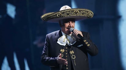 Vicente Fernández está en cuidados intensivos 