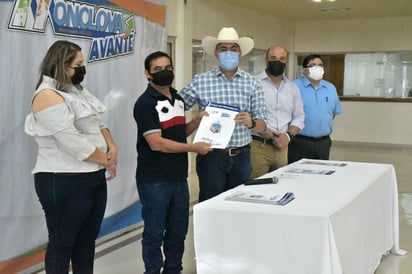 Ciudadanos de Monclova aprovechan escrituración a bajo costo