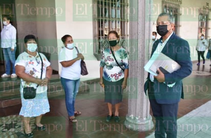 4 mujeres reclaman pensión de viudez y finiquito de sus esposos  al ayuntamiento de Frontera