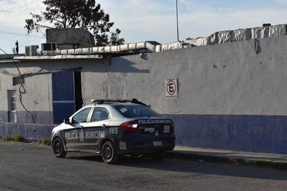 Guardias de supermercado entregan a fardera en Monclova