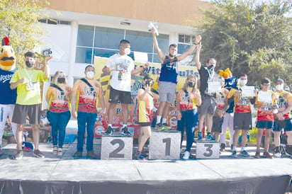 Leti Acosta y Miguel Orduña ganan carrera