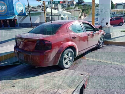 Automovilista de Monclova se estampa en poste