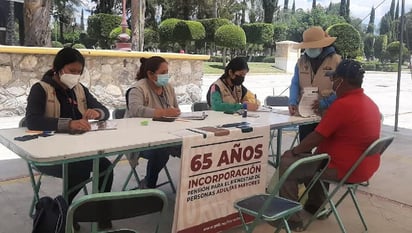 Adultos de 65 y más de Frontera piden afiliarse al programa federal