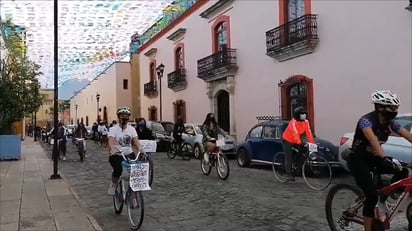 Con rodada, activistas piden replantear obra en Símbolos Patrios