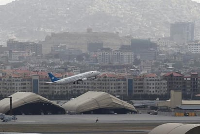 EU controlará el tráfico aéreo del aeropuerto de Kabul para evacuaciones