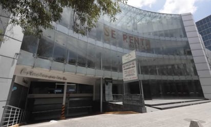 Familias vuelven a plazas comerciales, pero no compran