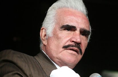 Vicente Fernández está despierto e interactuando con su familia