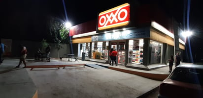 Asaltan encapuchados tienda de conveniencia en la colonia La Rivera de Monclova