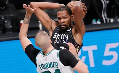 Fournier le pega a Kevin Durant y se calienta la rivalidad neoyorquina