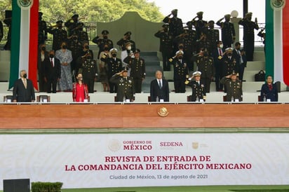 AMLO preside ceremonia de la Comandancia Militar Marte