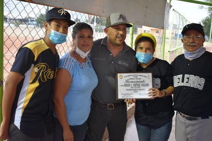 Premian a los campeones de softbol en Monclova