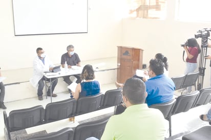 Maestros y padres de familia son capacitados para el regreso a clases