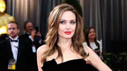 Angelina Jolie se une a Instagram y comparte emotiva carta de una niña afgana