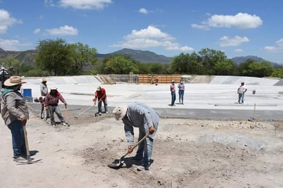 Obra del Estanque del ejido 'Borregas' avanza en su construcción