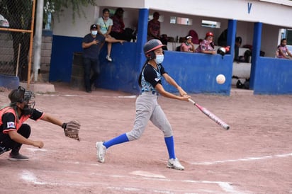 Guapas apalean a las Diablas